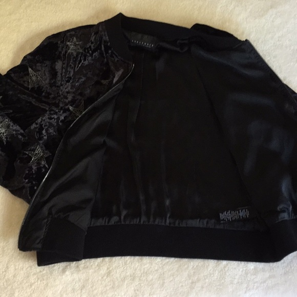 Velvet black bomber jacket with embroidered stars - Picture 4 of 8